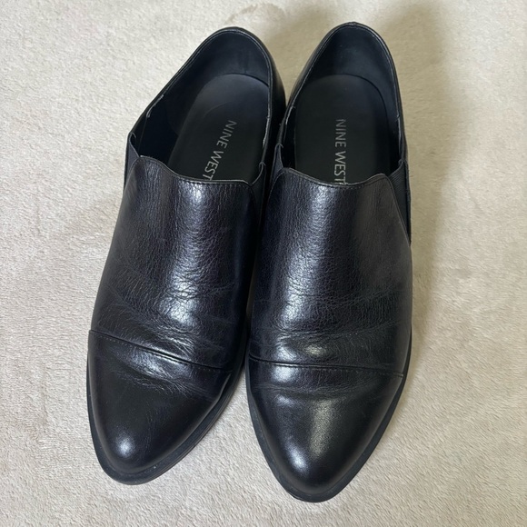 Nine West Woman’s Black Leather Slip-On Shoes Size 7M - Picture 6 of 7